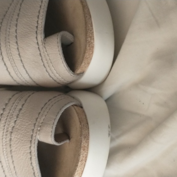 Fly London Slides - Picture 3 of 5